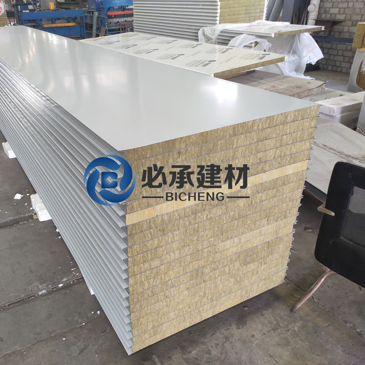 選購(gòu)巖棉夾芯板時(shí)需要注意哪些關(guān)鍵指標(biāo)？